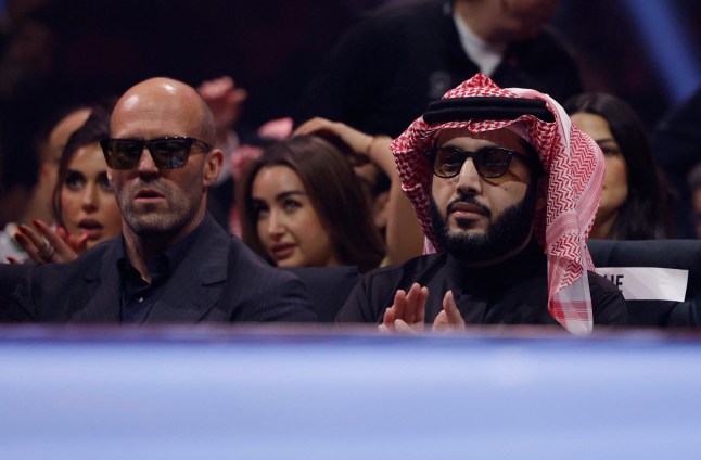 Boxing - Oleksandr Usyk v Tyson Fury - Heavyweight World Title - Kingdom Arena, Riyadh, Saudi Arabia - December 22, 2024 Actor Jason Statham and His Excellency Turki bin Abdulmohsen Alalshikh, Chairman of the General Entertainment Authority Action Images via Reuters/Andrew Couldridge