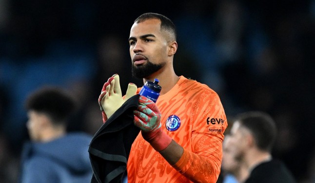 MANCHESTER, ENGLAND - JANUARY 25: Robert Sanchez of Chelsea applauds the fans after the team's defeat in the Premier League match between Manchester City FC and Chelsea FC at Etihad Stadium on January 25, 2025 in Manchester, England. (Photo by Darren Walsh/Chelsea FC via Getty Images)