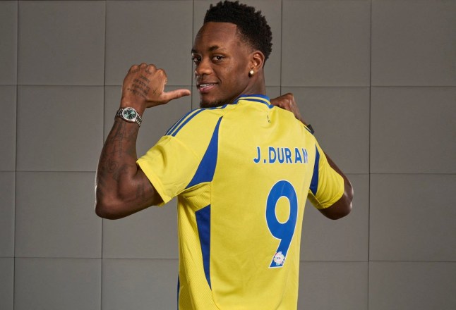 Soccer Football - Saudi Pro League - Al Nassr sign Jhon Duran - London, Britain - January 31, 2025 Al Nassr's new signing Jhon Duran poses Al Nassr Football Club/Handout via REUTERS ATTENTION EDITORS - THIS IMAGE HAS BEEN SUPPLIED BY A THIRD PARTY.