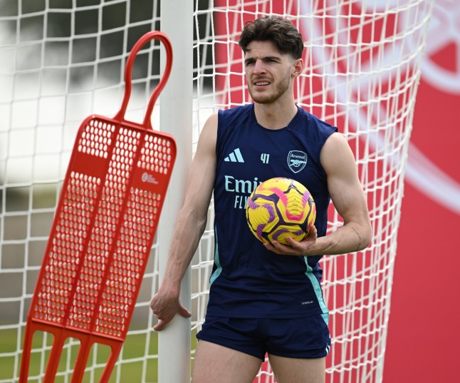 DUBAI, UNITED ARAB EMIRATES - FEBRUARY 07: Declan Rice of Arsenal during a training session at NAS Sports Complex on February 07, 2025 in Dubai, United Arab Emirates. (Photo by Stuart MacFarlane/Arsenal FC via Getty Images)