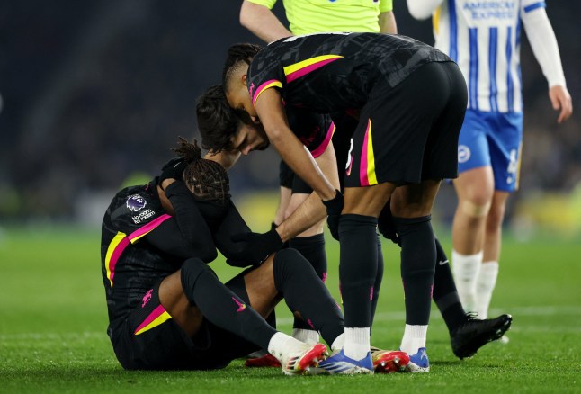 Soccer Football - Premier League - Brighton & Hove Albion v Chelsea - The American Express Community Stadium, Brighton, Britain - February 14, 2025 Chelsea's Noni Madueke with Pedro Neto and Christopher Nkunku after sustaining an injury Action Images via Reuters/Paul Childs EDITORIAL USE ONLY. NO USE WITH UNAUTHORIZED AUDIO, VIDEO, DATA, FIXTURE LISTS, CLUB/LEAGUE LOGOS OR 'LIVE' SERVICES. ONLINE IN-MATCH USE LIMITED TO 120 IMAGES, NO VIDEO EMULATION. NO USE IN BETTING, GAMES OR SINGLE CLUB/LEAGUE/PLAYER PUBLICATIONS. PLEASE CONTACT YOUR ACCOUNT REPRESENTATIVE FOR FURTHER DETAILS..