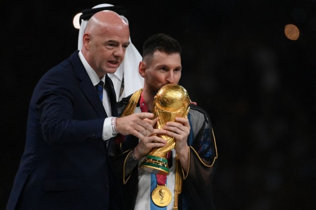 FBL-WC-2022-MATCH64-ARG-FRA-TROPHY
