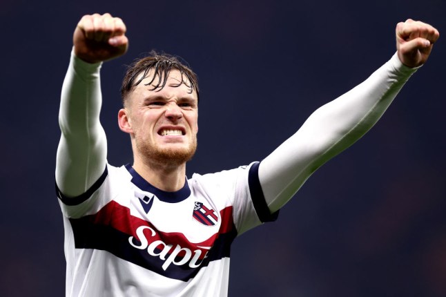 Sam Beukema of Bologna Fc celebrates during the Serie A