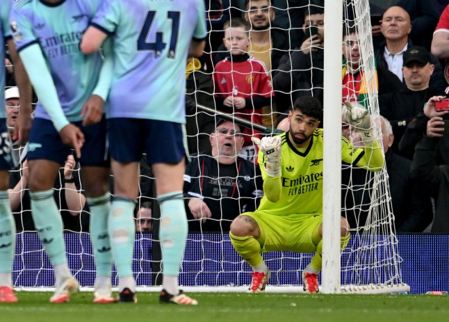 MANCHESTER, ENGLAND - MARCH 09: David Raya of Arsenal during the Premier League match between Manchester United FC and Arsenal FC at Old Trafford on March 09, 2025 in Manchester, England. (Photo by David Price/Arsenal FC via Getty Images)